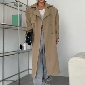 NEW🌸 DAZY trench coat! Size L